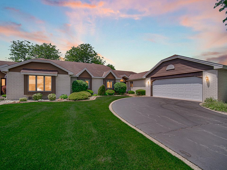 1st image of 32 Glen Eagles Dr