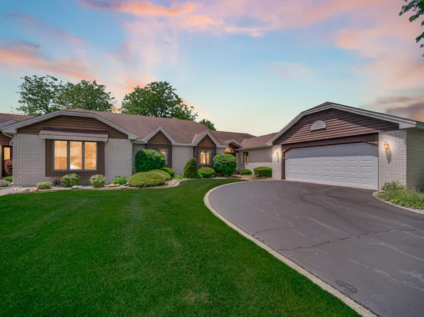32 Glen Eagles Dr, Schererville, IN 46375