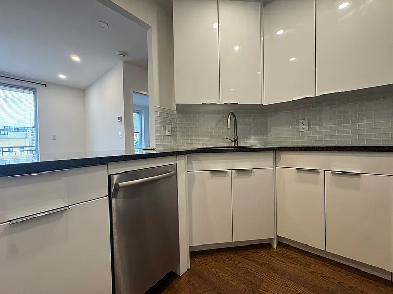 689 Leonard St #3B — Photo 6