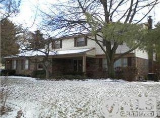 2497 Beacon Hill Dr, Rochester Hills, MI 48309