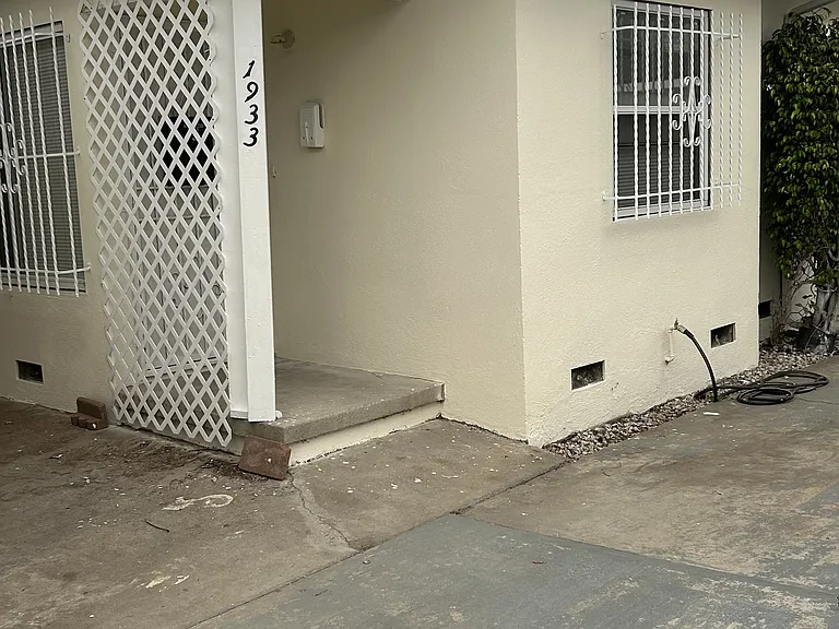 1933 S Palm Grove Ave — Photo 2