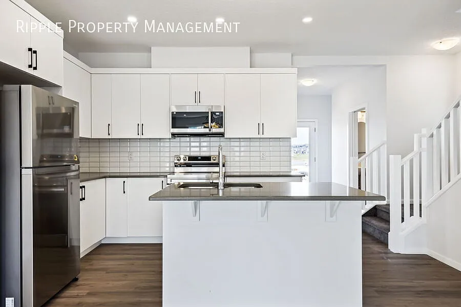 Fantastic 4 Beds/ 2.5 Baths House With Basement! — Photo 2