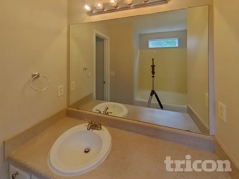 872 Woodside Dr — Photo 7