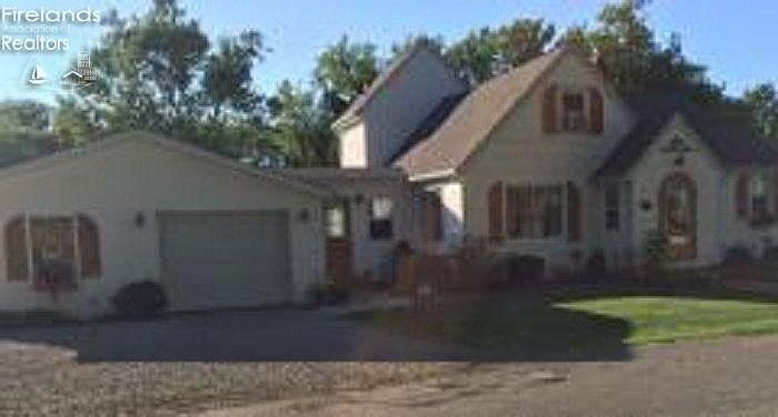 1st image of 119 E Tuscarawas Trl