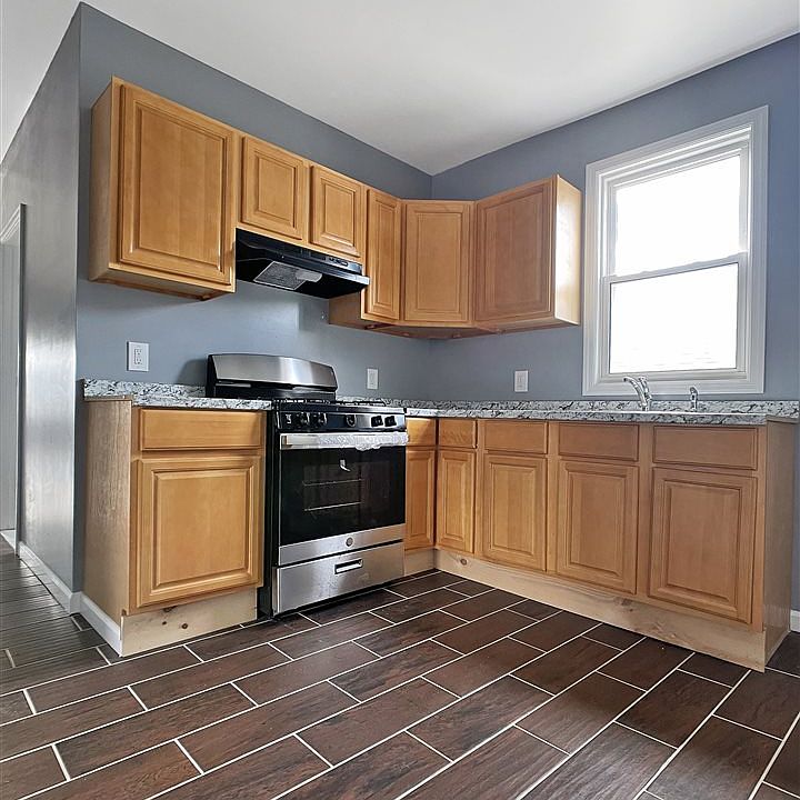 1st image of 547 Hawthorn Ave #2
