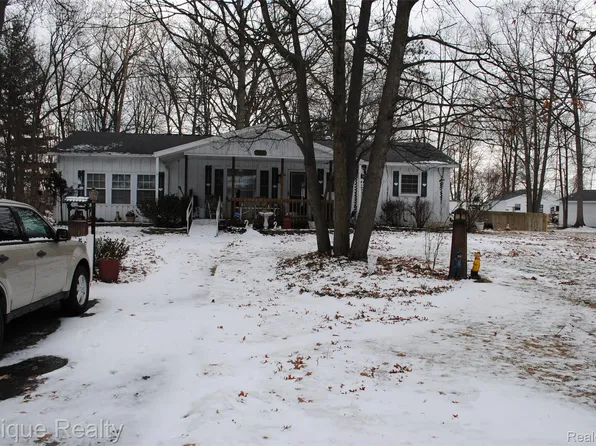 4828 Morse Dr, Caseville, MI 48725