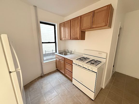 2nd image of 25-38 Astoria Blvd #12