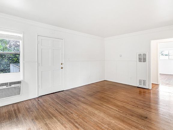 5th image of 3930 Kentucky Dr APT 4