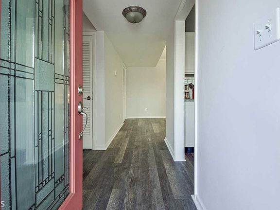 5th image of 1 Northlake Cir