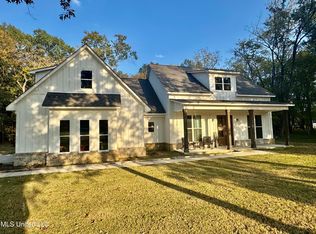 2250 Deer Creek Rd, Byhalia, MS 38611