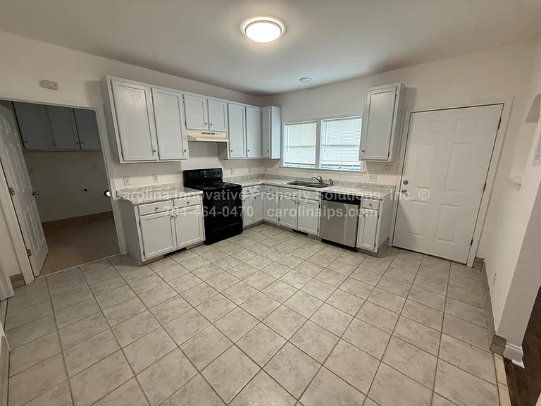610 N Pear St — Photo 5