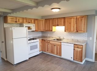1220 Stoughton Ave, Chaska, MN 55318
