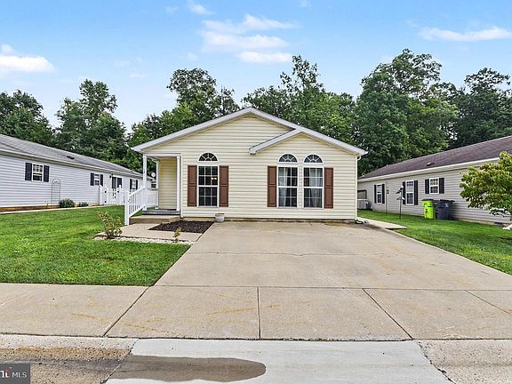 2nd image of 17 Cinnamon Dr