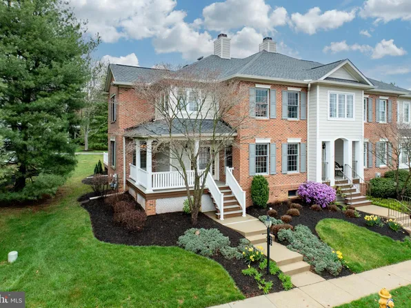 562 Gramercy Ln, Downingtown, PA 19335