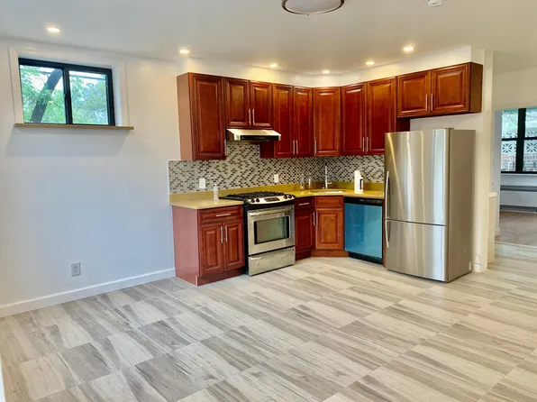 8524 10th Ave Floor 2, Brooklyn, NY 11228