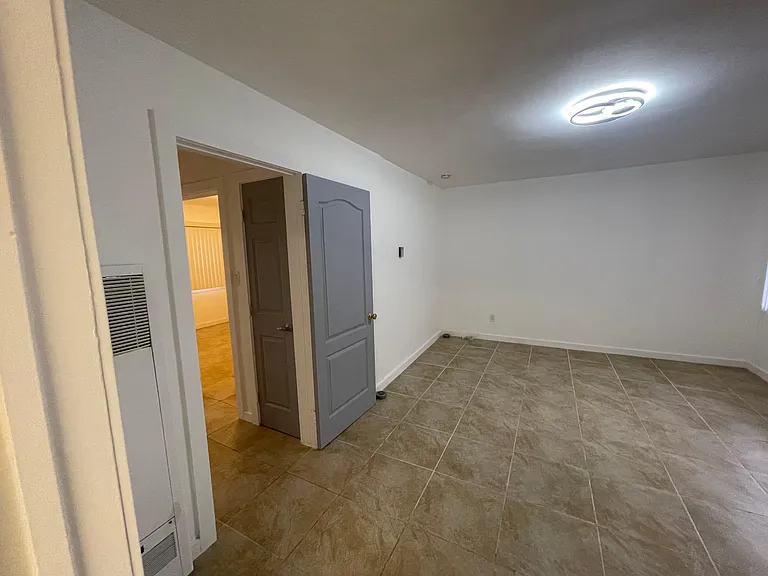 217 E Taylor St — Photo 4