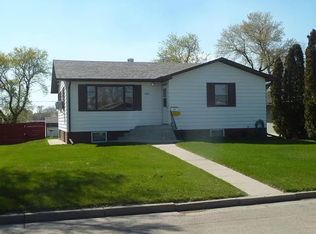 420 10th Ave SE, Jamestown, ND 58401