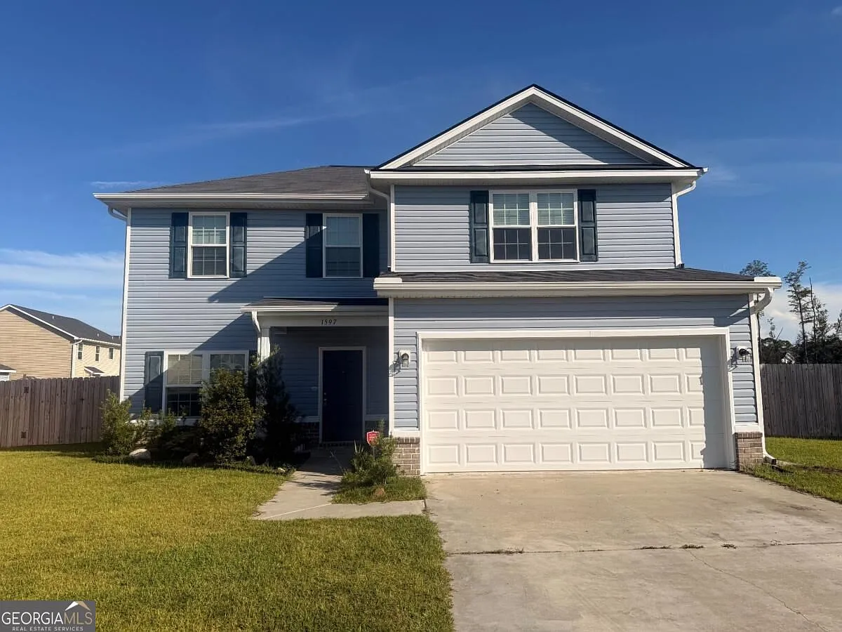 4 bed, 2.5 bath, 1930 sqft, $2,150 — Photo 1