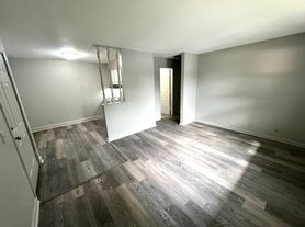 4225 NW 11th St