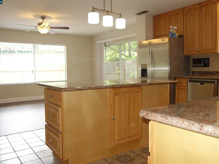 112 Marchbanks Ct — Photo 6