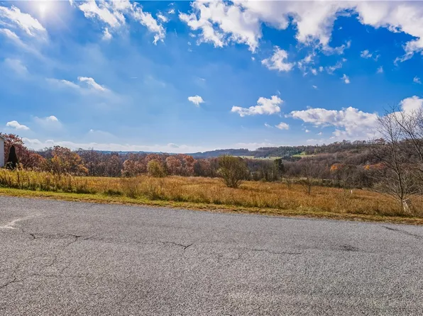 31 Oak Crest Dr, Stoystown, PA 15563