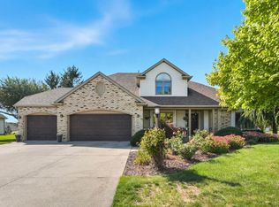 303 Hunters Rdg, Auburn, IN 46706