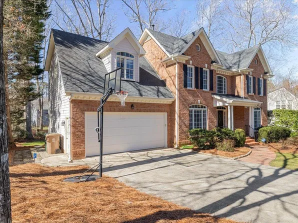 208 Gentlewoods Dr, Cary, NC 27518