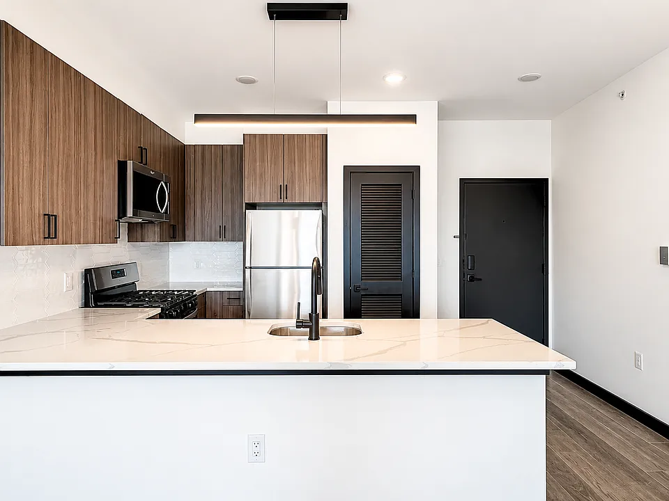 131 Mallory Ave #505