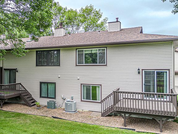 2nd image of 8824 N Maplebrook Ct