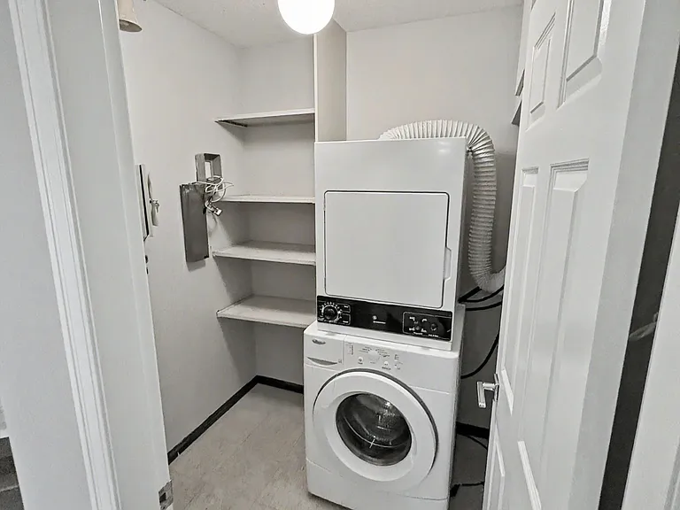 5733 Cambie St — Photo 11
