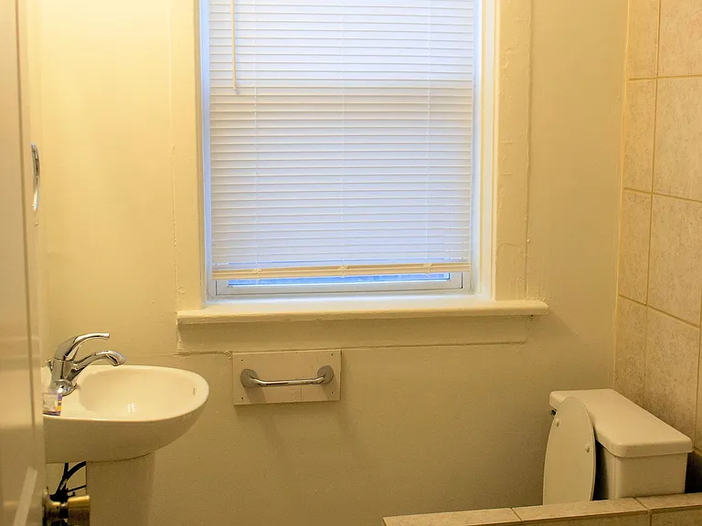4347 Lafayette Ave #1E — Photo 6