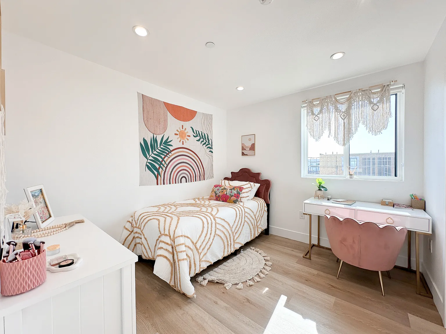 1338 West 35th Place — Photo 4