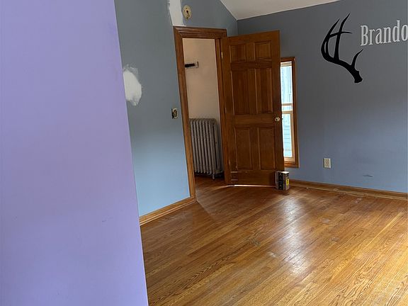 5th image of 20 Center St