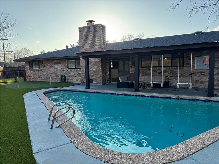 6601 Columbia Dr — Photo 1