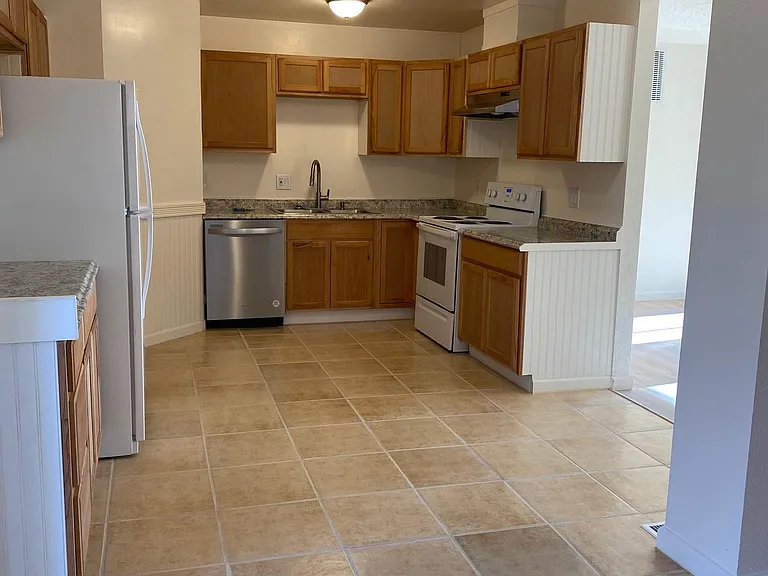 3270 Heights Dr — Photo 6