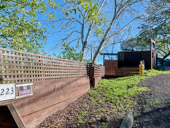 4th image of 223 Tamalpais Road