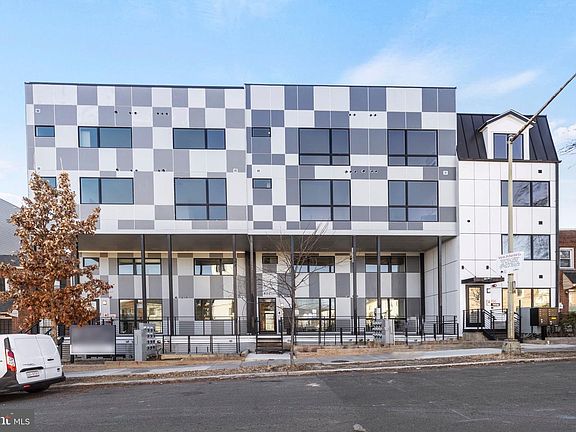 3rd image of 824 18th St NE #3