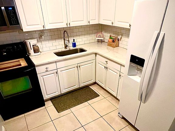 3rd image of 1616 Smith Dr
