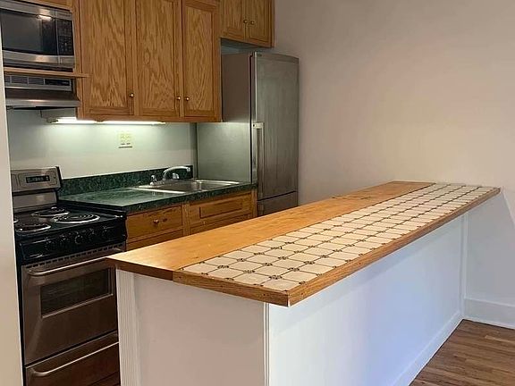 2nd image of 606 Carlton Ave #401