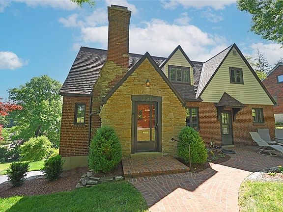 2nd image of 860 Clifton Hills Ter