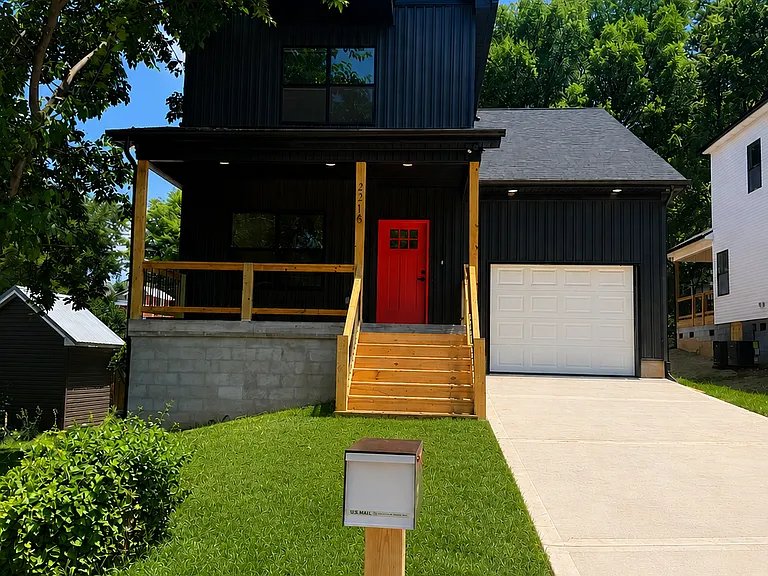 2218 Lincoln St SE — Photo 1