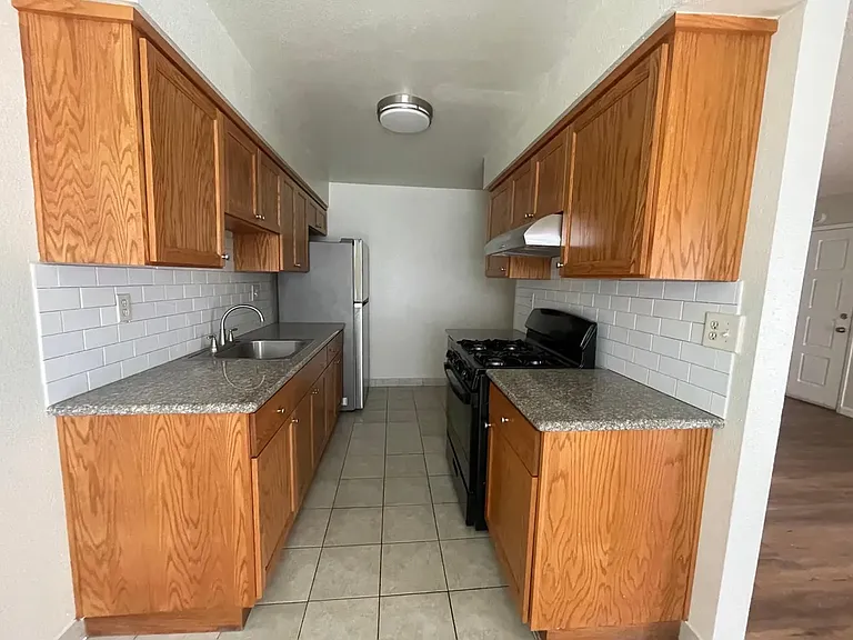 2 bed, 1.0 bath, 900 sqft, $1,795 — Photo 9
