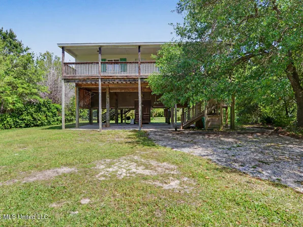 221 Clara St, Bay Saint Louis, MS 39520