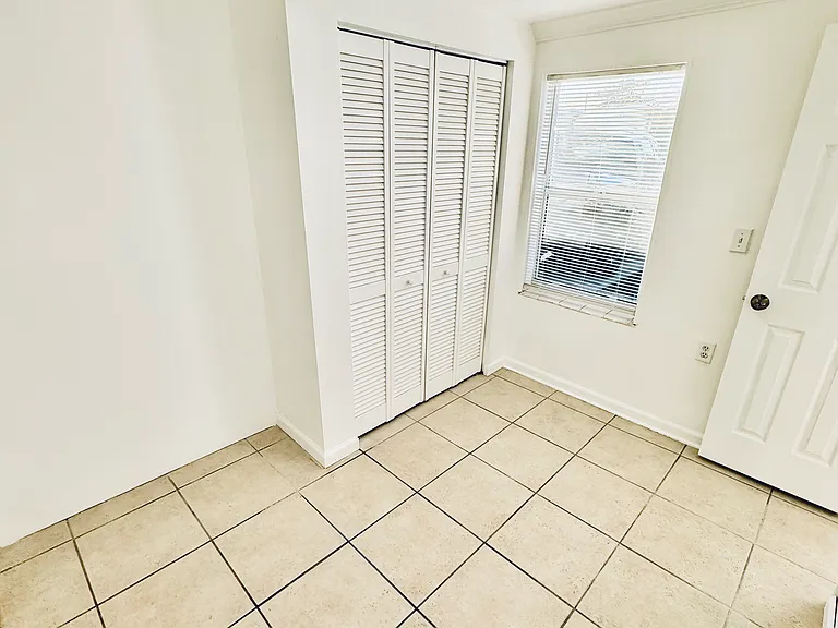 133 SW 11th Ave — Photo 11