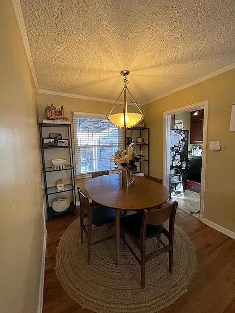 2 bed, 980 sqft, $2,200 — Photo 2