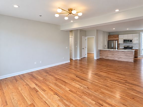4th image of 2839 W 24th Blvd #2M