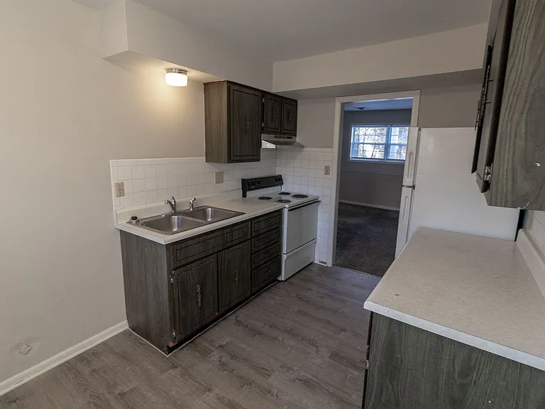 2916 Leeway Dr #D — Photo 3