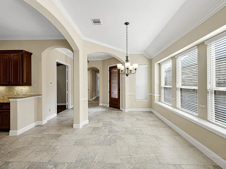4906 Augusta Pointe Ct — Photo 9