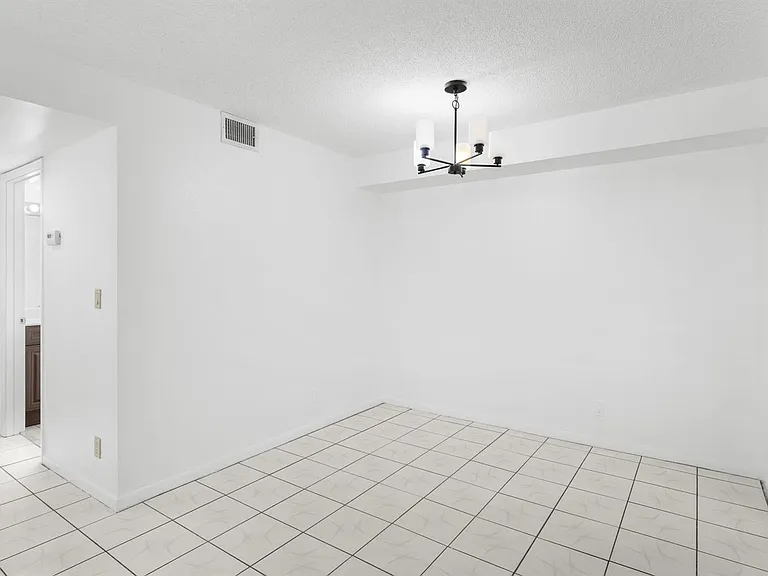 2506 SE Anchorage Cv #2 — Photo 11
