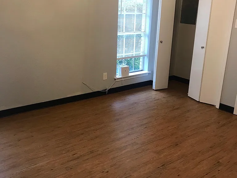 Second bedroom.